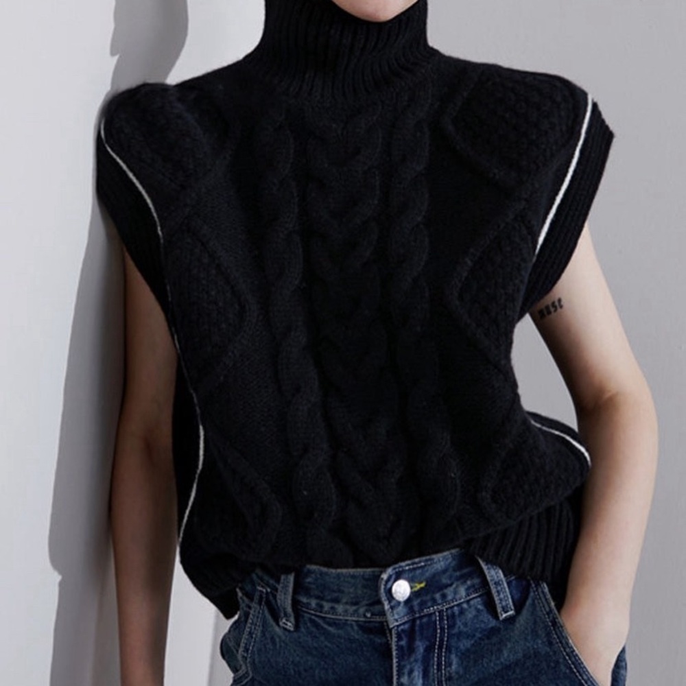 Avantlook sweater vest